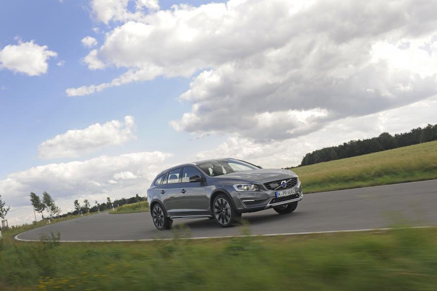  Volvo V60 T5 Cross Country 2015 года  (фото 25 из 38)